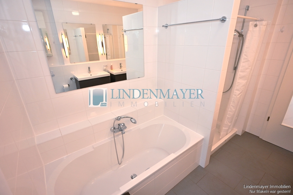 Dusche und Wanne