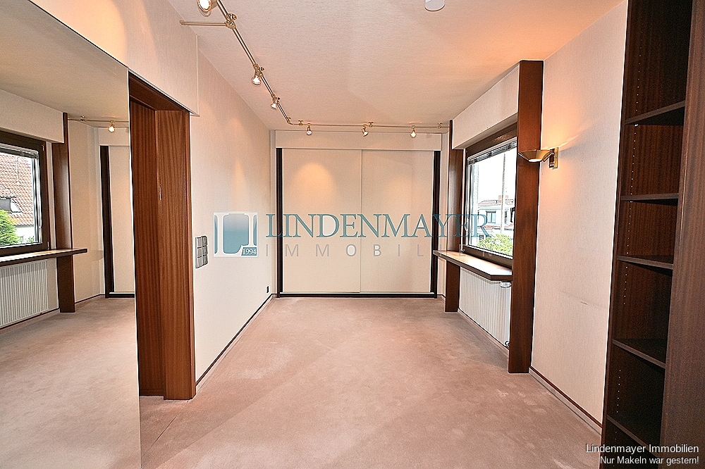 Ankleidebereich Schlafzimmer EG