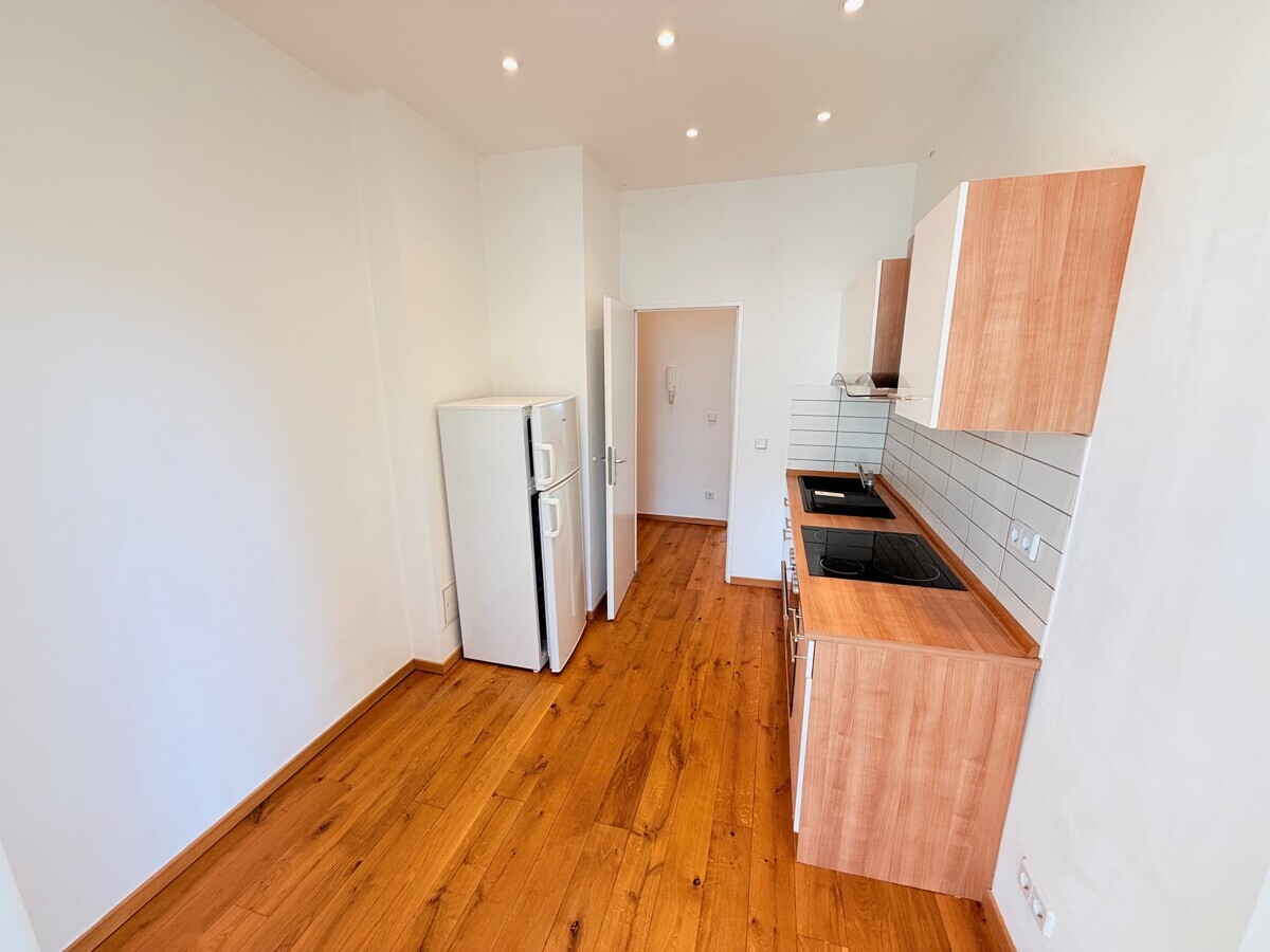 Gutenbergstr. helle 2-Zi-Altbau-Whg. mit EBK und Balkon per SOFORT zu VERMIETEN - Photo 1