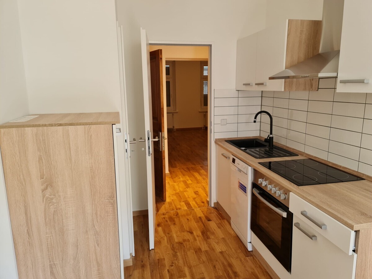 Gutenbergstr. helle 2-Zi-Altbau-Whg. mit EBK und Balkon im 1. OG per SOFORT zu VERMIETEN - Photo 3