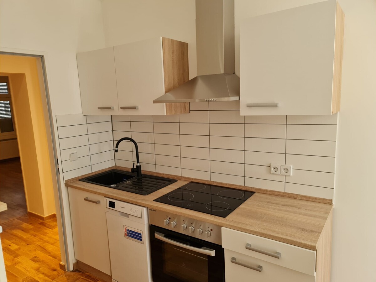 Gutenbergstr. helle 2-Zi-Altbau-Whg. mit EBK und Balkon im 1. OG per SOFORT zu VERMIETEN - Photo 1