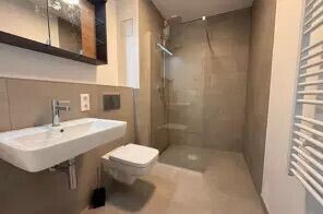 Weißensee: Berliner Allee: ERSTBEZUG im NEUBAU - ab SOFORT: Möblierte 1-Zi-Whg, 24m² + BALKON - 5.OG - Photo 2