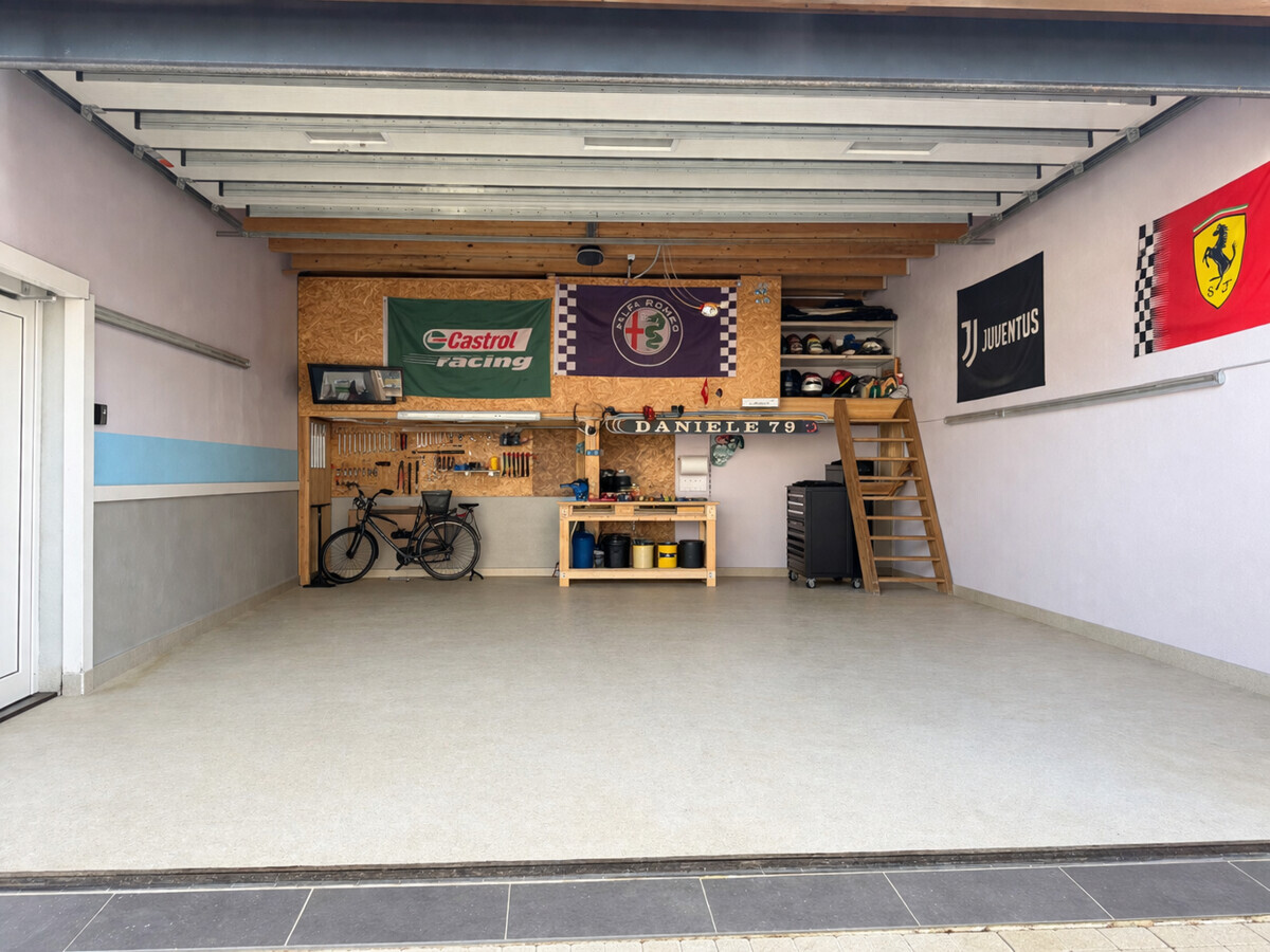 Doppelgarage mit hoher Decke