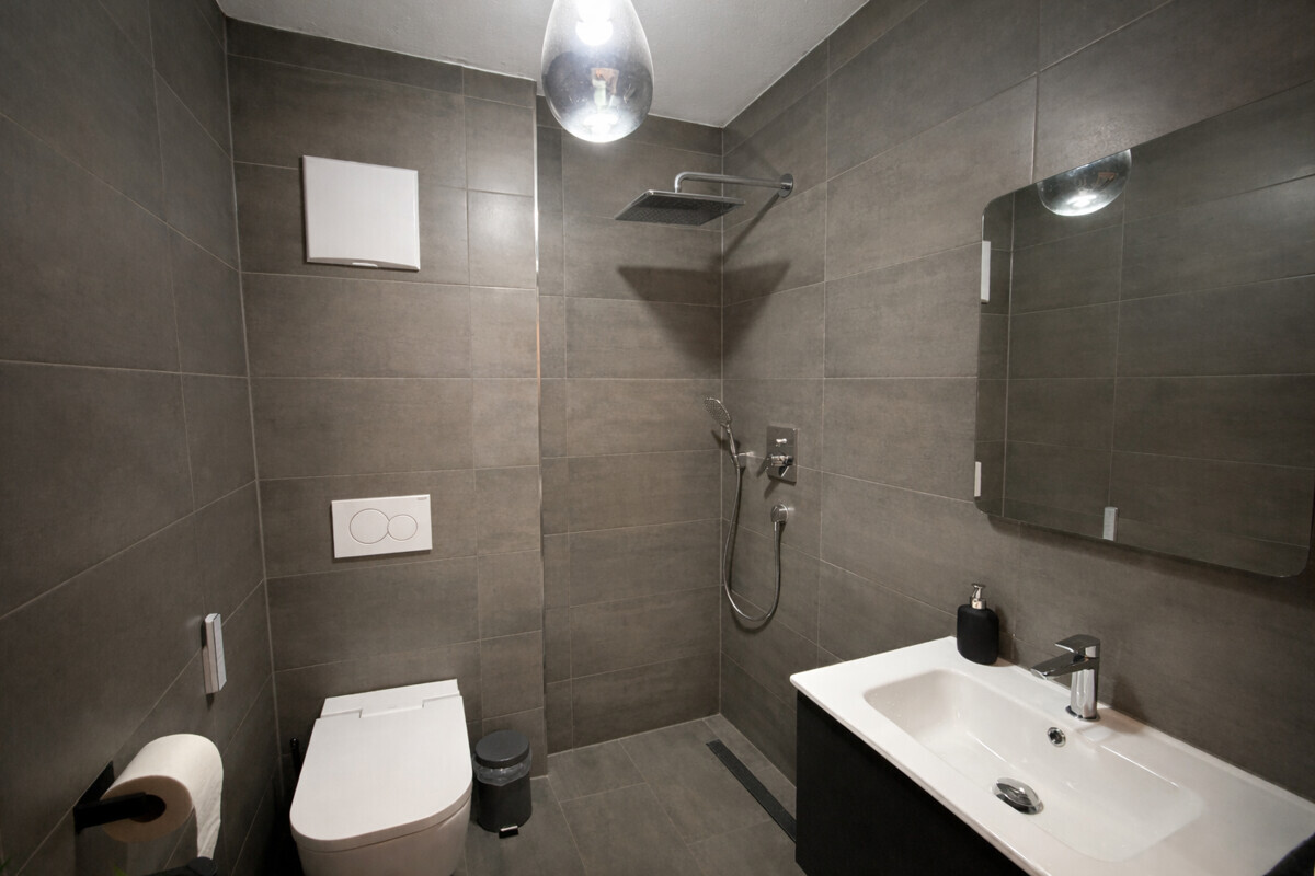 Badezimmer im Untergeschoss