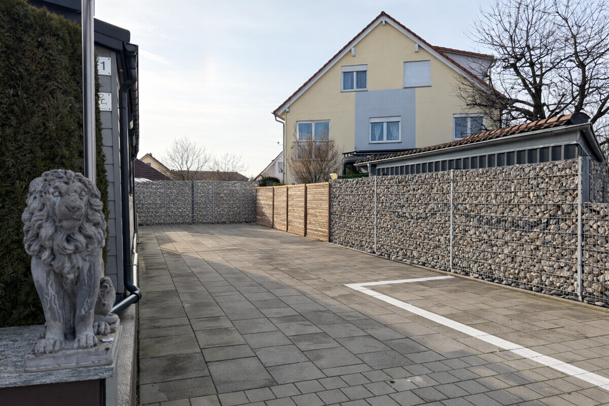 Zufahrt Außenstellplätze