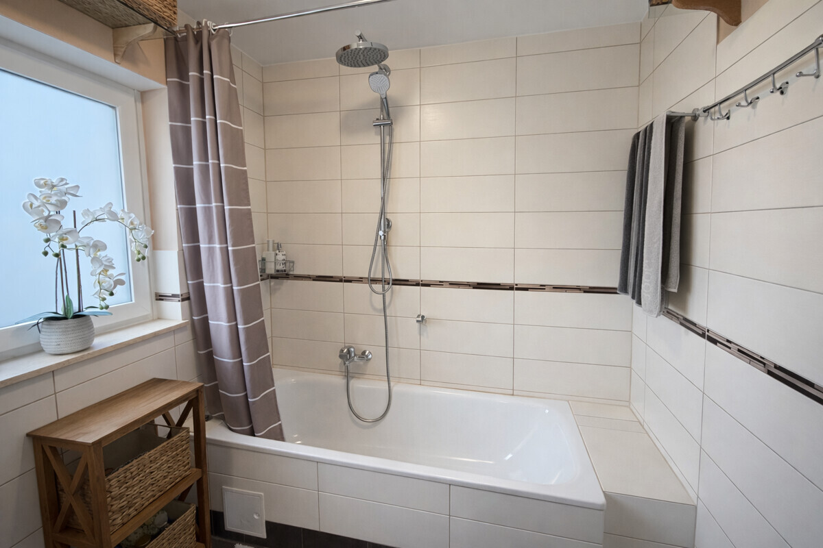 Bad mit Wanne EG