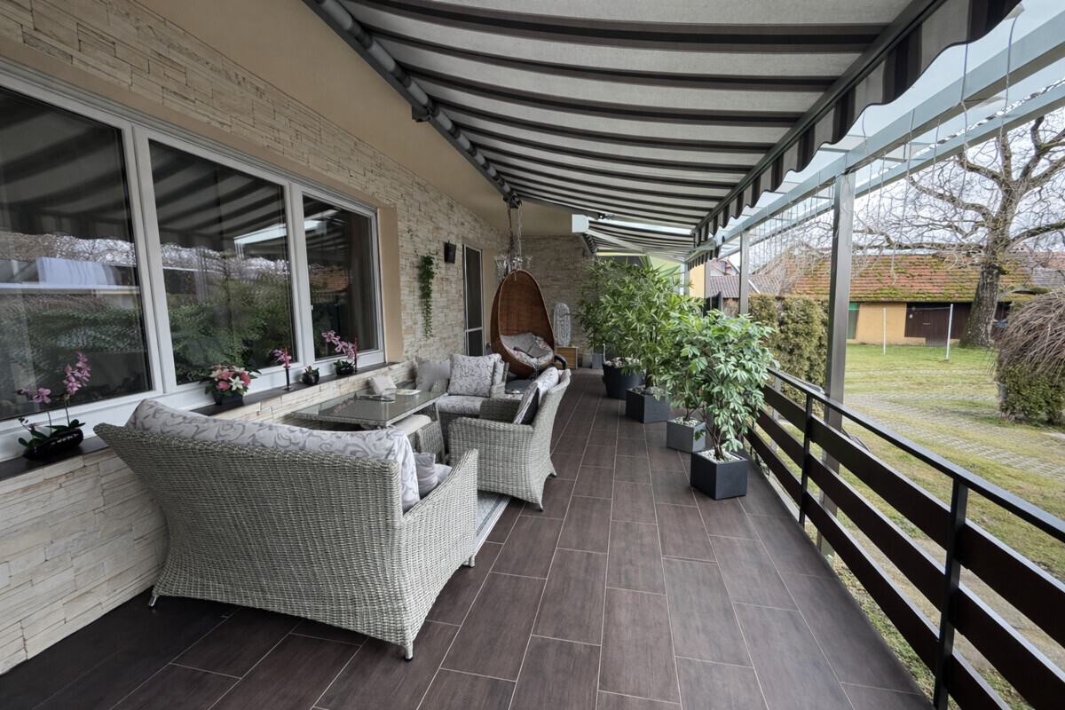 Terrasse - Blick auf Garten