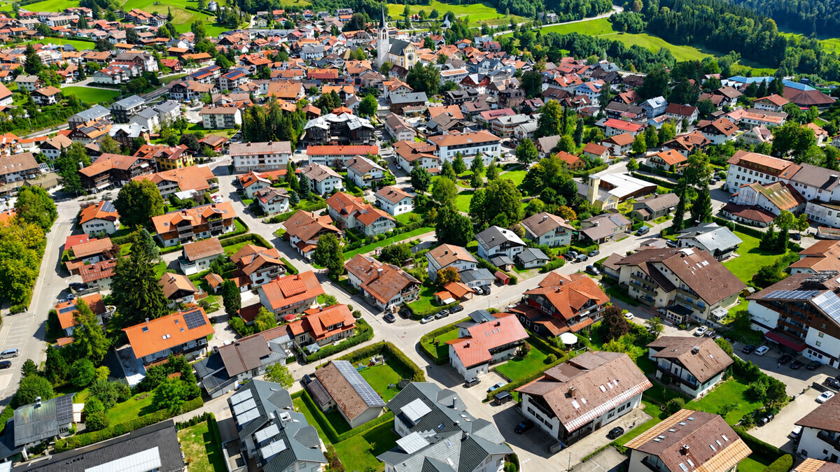 Luftaufnahme der Immobilie und der umliegenden Wohnlage