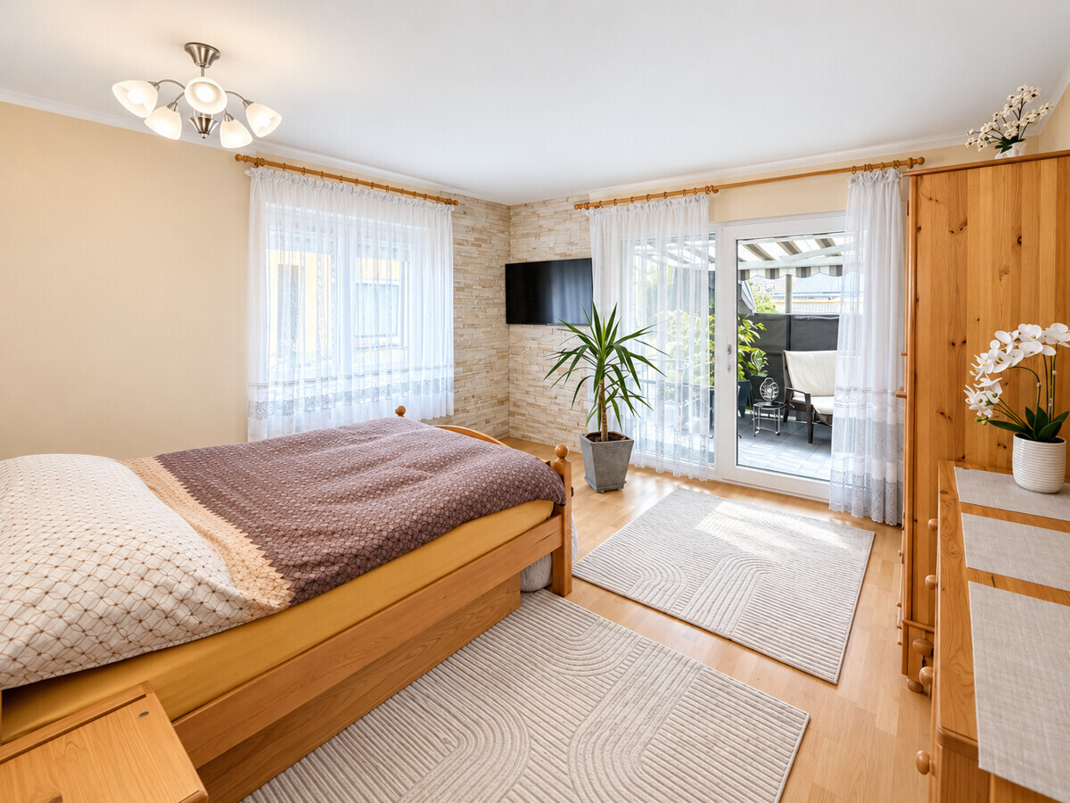 Schlafzimmer mit Terrassenzugang