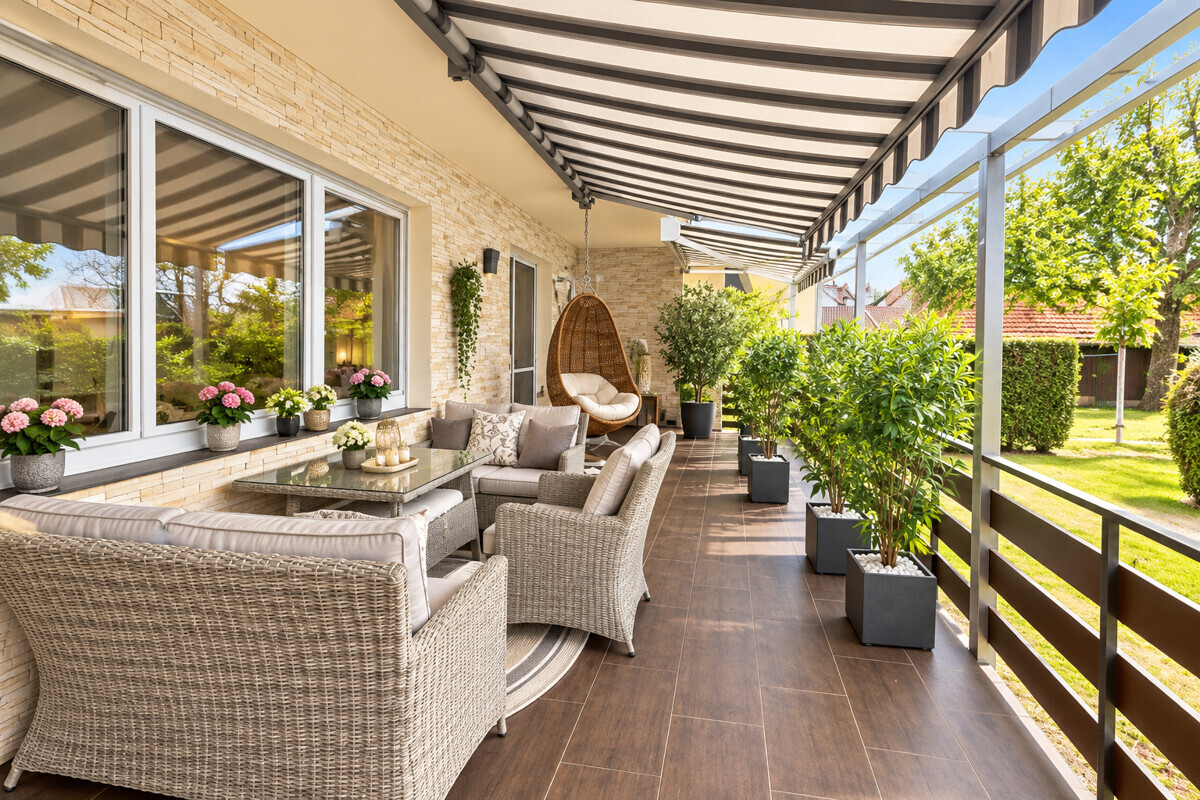 Terrasse - Blick auf Garten