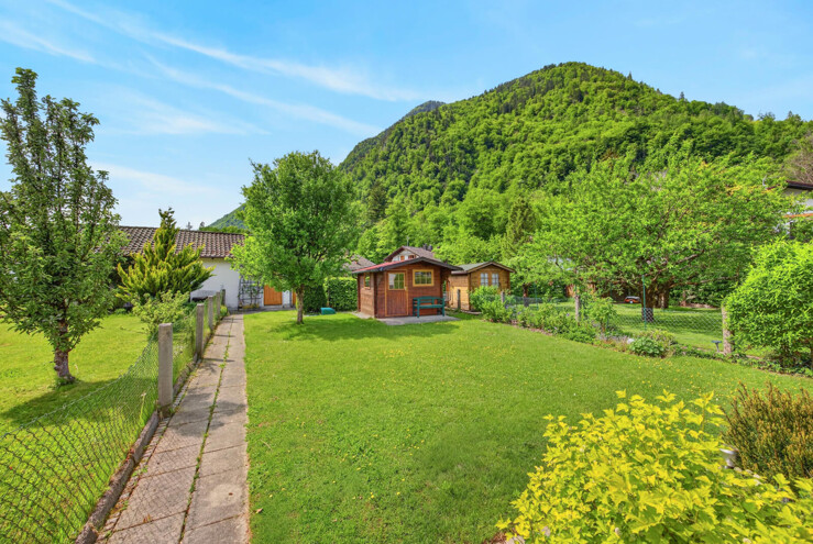 Gartenbereich mit Platz für Familie, Spielen und Erholung