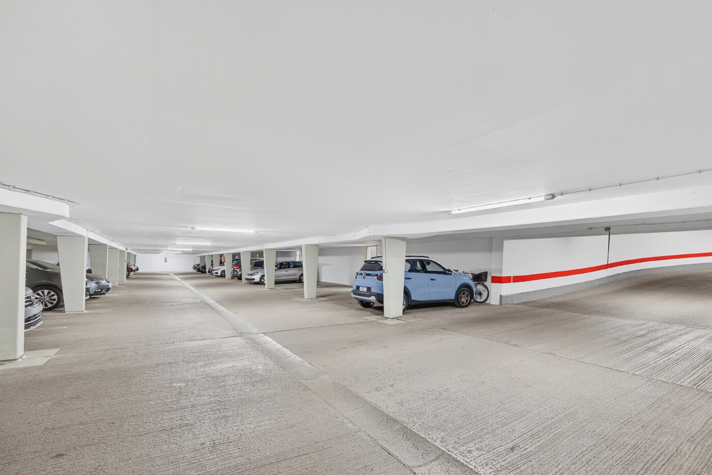 Tiefgarage mit Stellplatz