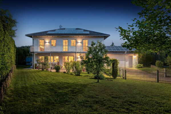 Das Landhaus bei Nacht