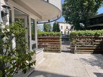 Terrassenzugang vom Hof
