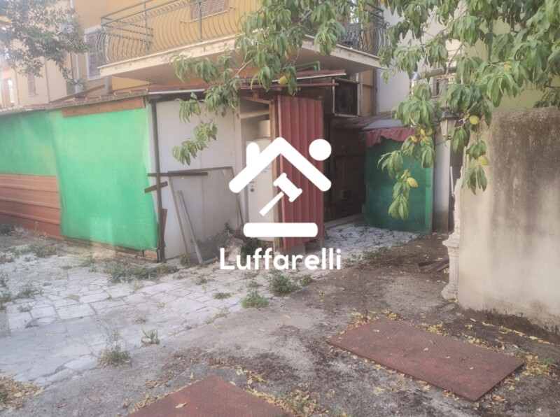 Immagine di COMPLESSO COMMERCIALE VIA PALMIRO TOGLIATTI – TARQUINIA (VT)