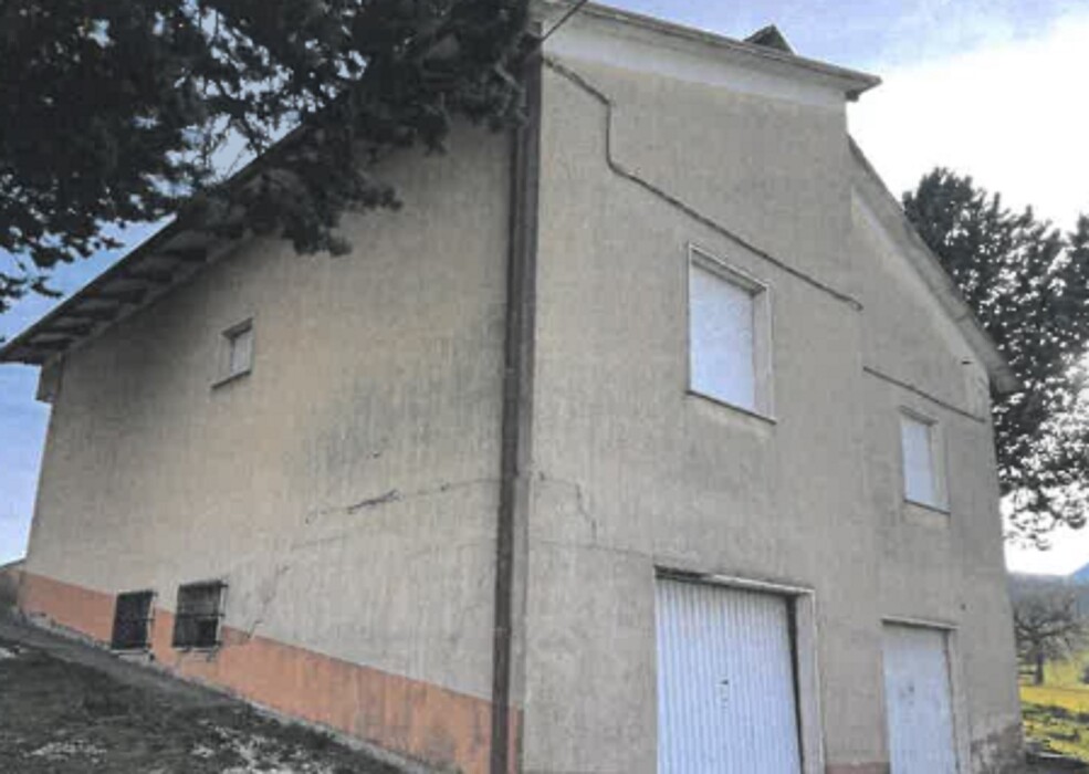 Immagine di CASA S. VIA STRADA DEI MAGALOTTI FRONTONE PU