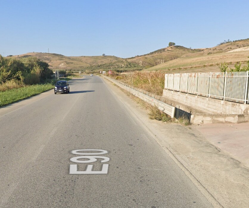 Immagine di OPIFICIO, STATALE 106,CROTONE, KR