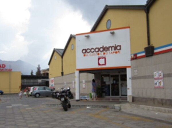 NEGOZIO O LOCALE COMMERCIALE VIALE DELLA REGIONE SICILIANA NORD OVEST - PALERMO — foto 7