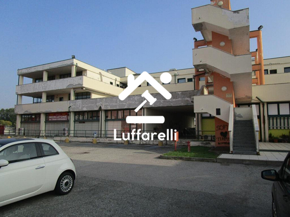 Immagine di MAGAZZINO VIA FRATELLI DI DIO – MAGENTA (MI)