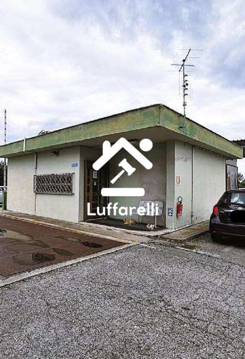 Immagine di IMPIANTO FOTOVOLTAICO E TERRENI VIA MAREMMANA – SABAUDIA(LT)