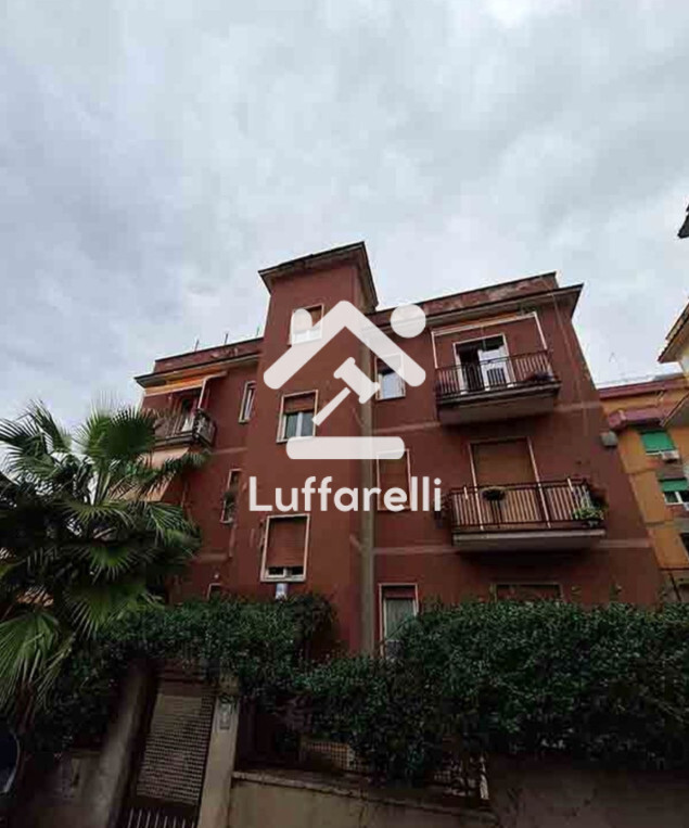 Immagine di APPARTAMENTO VIA ALBERICO DA ROSATE – ROMA