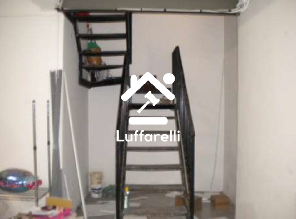 Immagine di NEGOZIO O LOCALE COMMERCIALE VIALE MANZONI – POMEZIA