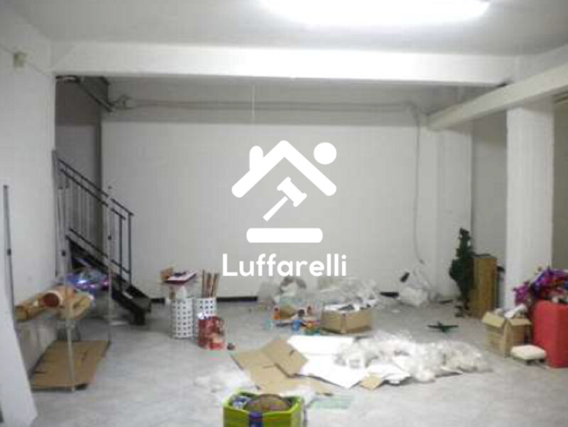 Immagine di NEGOZIO O LOCALE COMMERCIALE VIALE MANZONI – POMEZIA