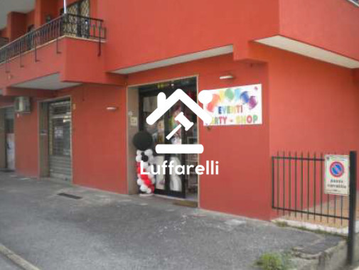 Immagine di NEGOZIO O LOCALE COMMERCIALE VIALE MANZONI – POMEZIA