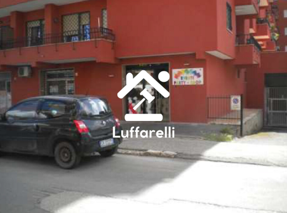 Immagine di NEGOZIO O LOCALE COMMERCIALE VIALE MANZONI – POMEZIA