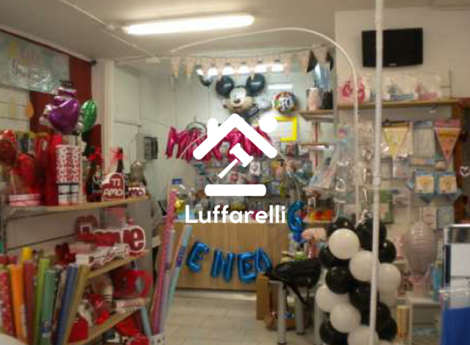Immagine di NEGOZIO O LOCALE COMMERCIALE VIALE MANZONI – POMEZIA