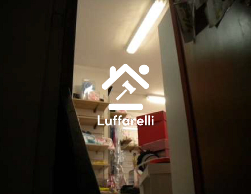 Immagine di NEGOZIO O LOCALE COMMERCIALE VIALE MANZONI – POMEZIA