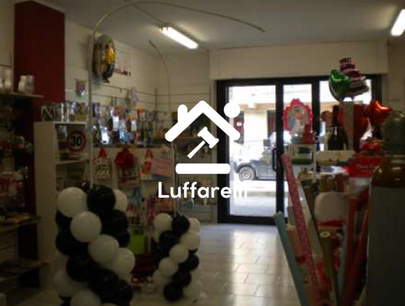 Immagine di NEGOZIO O LOCALE COMMERCIALE VIALE MANZONI – POMEZIA