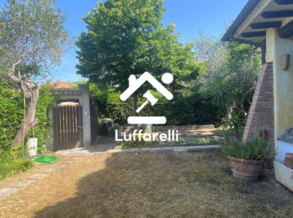 Immagine di VILLINO VIA CAMPO DI CARNE – ARDEA (RM)