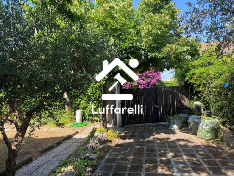 Immagine di VILLINO VIA CAMPO DI CARNE – ARDEA (RM)