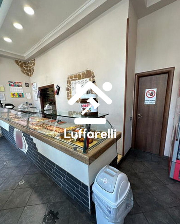 NEGOZIO VIA FEDERICO JORINI - ROMA — foto 2