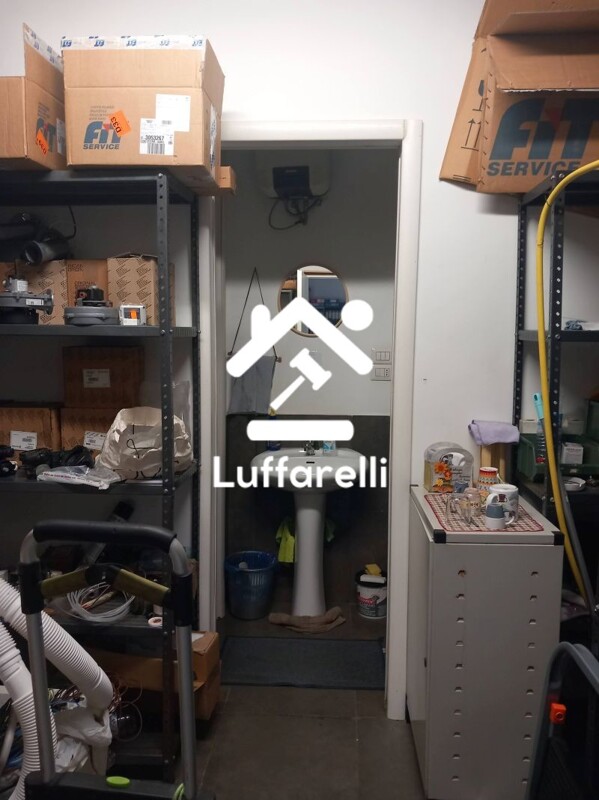 Immagine di LOCALE COMMERCIALE VIA GIUSEPPE GIUNCHI – ROMA