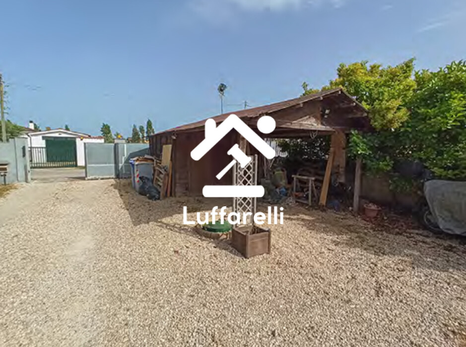 Immagine di VILLINO STRADA  PONTINA 148 KM 74 – LATINA (LT)