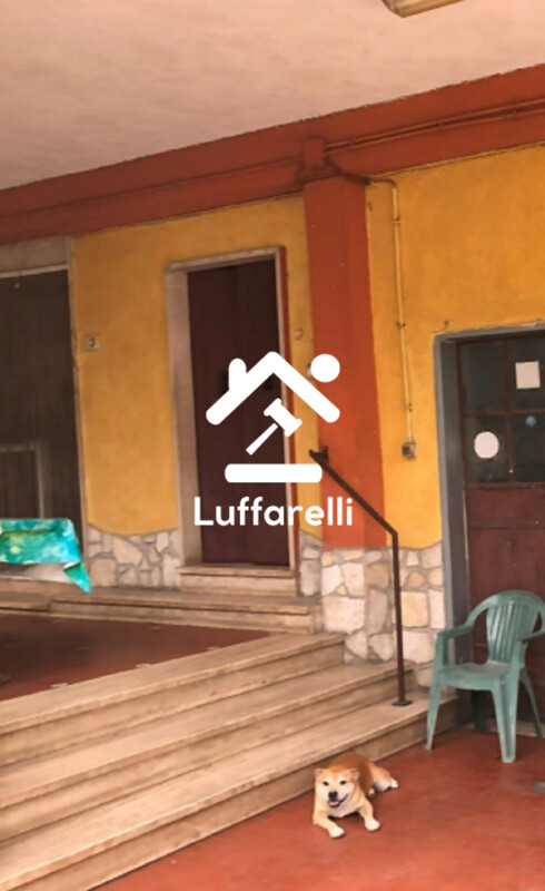 Immagine di LOCALE COMMERCIALE PIAZZA CENTOGOCCE – LARIANO