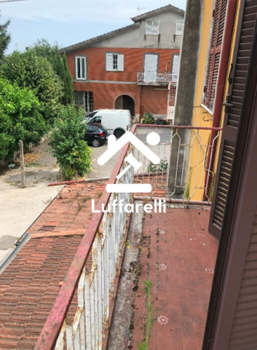 Immagine di LOCALE COMMERCIALE PIAZZA CENTOGOCCE – LARIANO