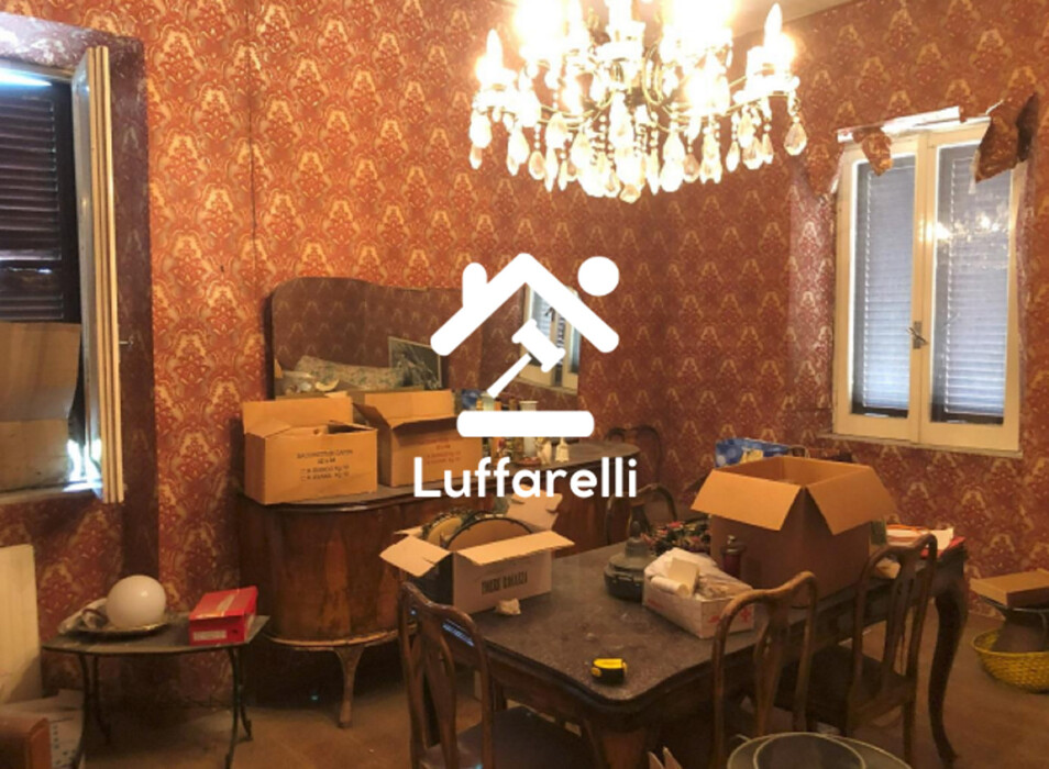 Immagine di LOCALE COMMERCIALE PIAZZA CENTOGOCCE – LARIANO