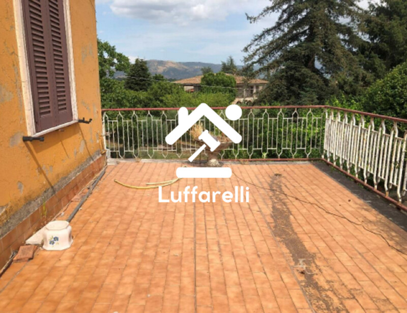 Immagine di LOCALE COMMERCIALE PIAZZA CENTOGOCCE – LARIANO