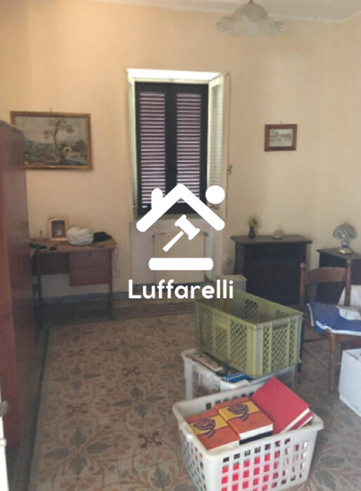 Immagine di LOCALE COMMERCIALE PIAZZA CENTOGOCCE – LARIANO