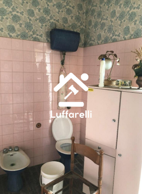 Immagine di LOCALE COMMERCIALE PIAZZA CENTOGOCCE – LARIANO