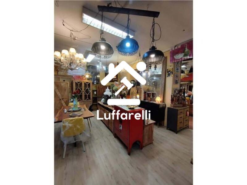 Immagine di FABBRICATO E TERRENI VIA CIRCONVALLAZIONE ORIENTARE – ROMA