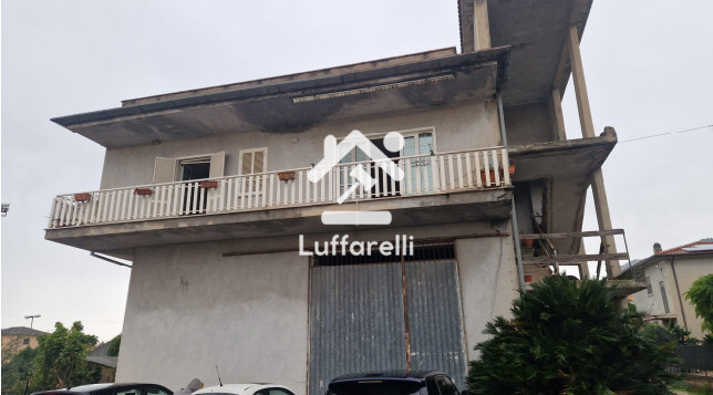 Immagine di APPARTAMENTO E LOCALE ARTIGIANALE VIA LOMBARDIA – SEZZE SCALO (LT)