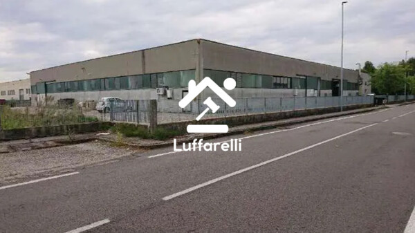 PORZIONE DI CAPANNONE ARTIGIANALE VIA MAESTRI DEL LAVORO - LEGNANO (VR) — foto 4