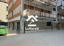 NEGOZIO O LOCALE COMMERCIALE CORSO G. GARIBALDI - POTENZA — foto 2