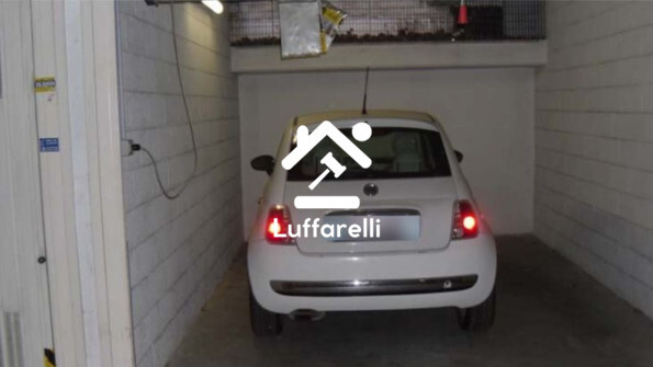 Immagine di BOX AUTO VIALE DI TOR DI QUINTO – ROMA