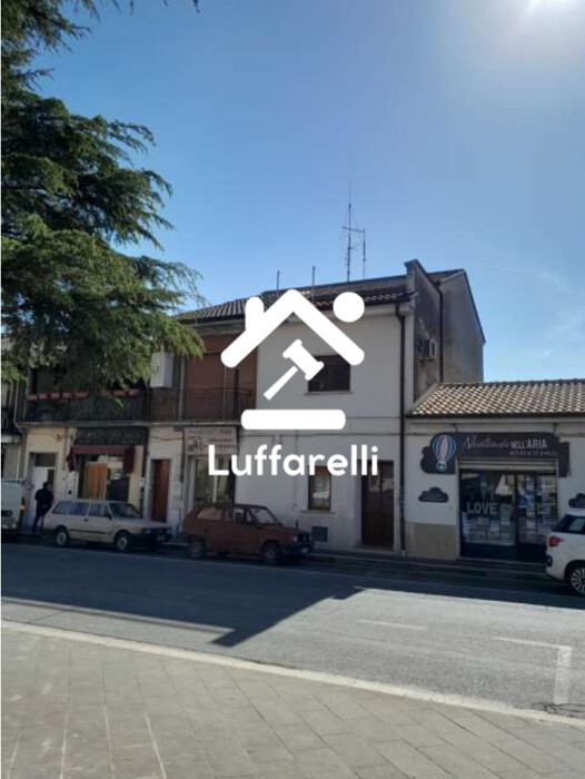 Immagine di LOCALE COMMERCIALE CORSO ACHILLE SPATUZZI – SAN GIORGIO A LIRI (FR)