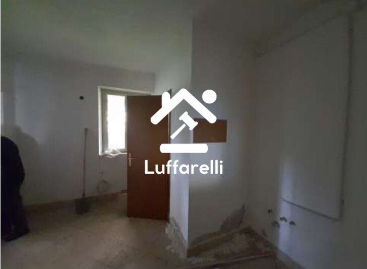 Immagine di LOCALE COMMERCIALE CORSO ACHILLE SPATUZZI – SAN GIORGIO A LIRI (FR)